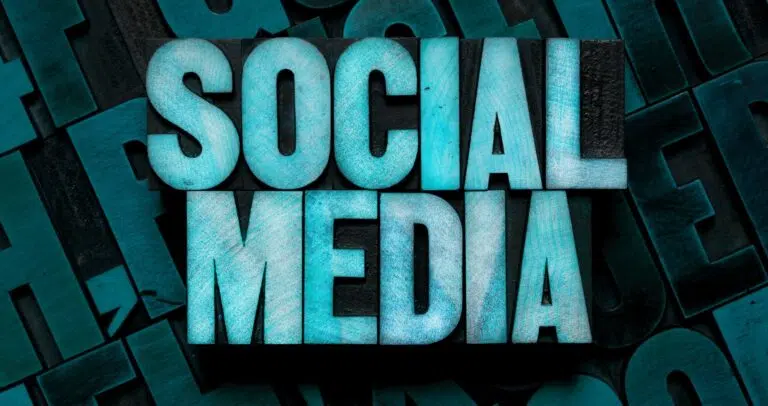 تطبيقات التواصل الاجتماعي: محرك المبيعات والتفاعل الجديد – دليل شامل لبناء إمبراطورية تجارية رقمية